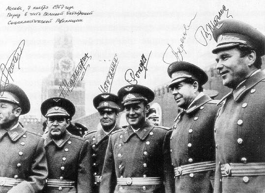 Fontcuberta, quero dicir, Istochnikov, é o 3º pola esquerda